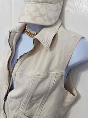 American Eagle Outfitters Cream Sleeveless Zip Front Vest
